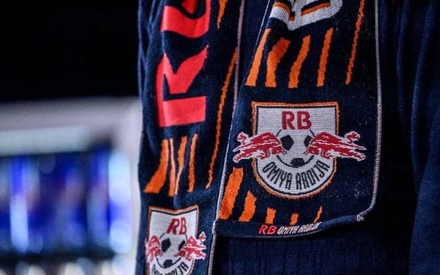 「めちゃくちゃカッコイイな！」J2大宮のクラブハウス「RB色」変貌に興奮広がる！「うわー　本気やー」「車は大宮ナンバーじゃないんだ笑笑」などの声