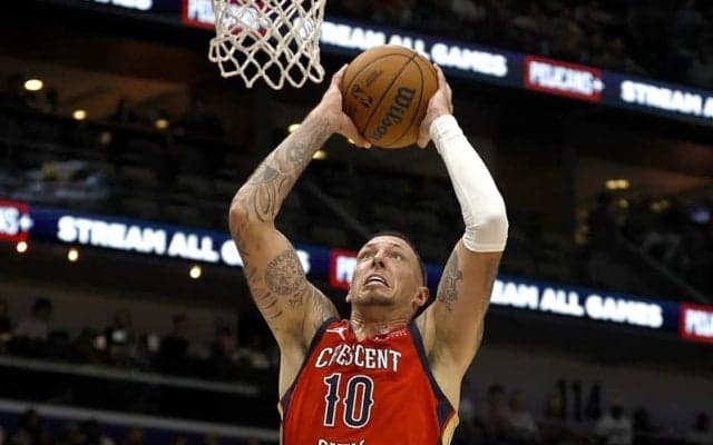 サンダーがペリカンズとのトレードでベテランセンターのダニエル・タイスを獲得