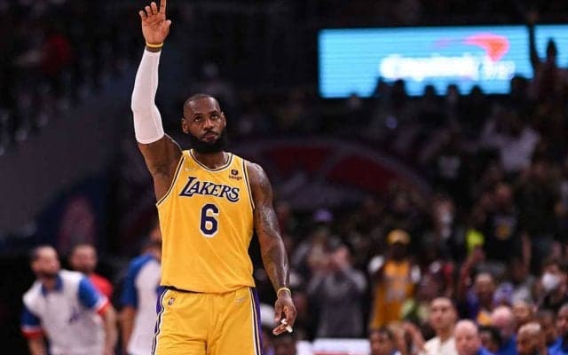 【NBA】「トレードはでっち上げだと思った」レブロン・ジェームズ、ADとの別れを語る　「もういないと思うと、とても辛い」と明かす