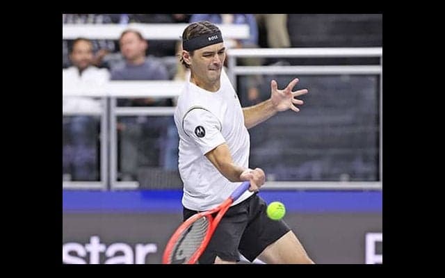  世界4位 快勝で初戦突破 