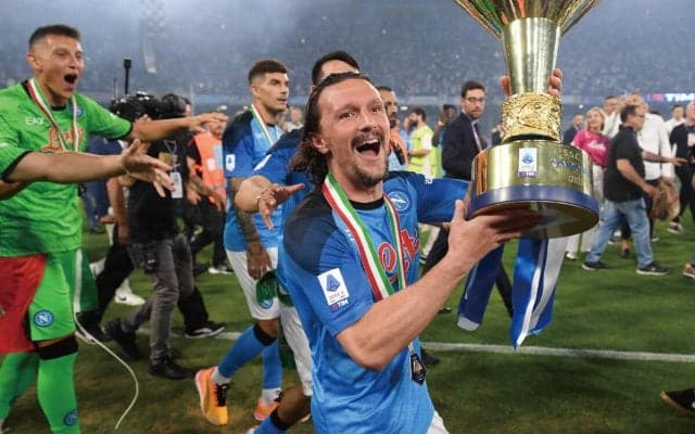 長年ナポリを支えるも契約解除…33歳マリオ・ルイの新天地は欧州外か　別大陸で2クラブが契約を争う