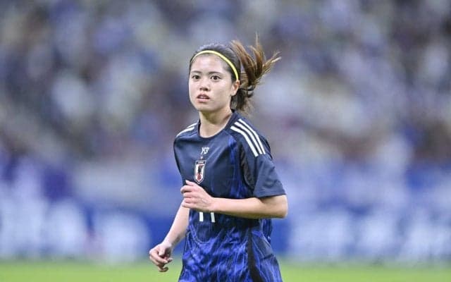 「バレリーナ唯」「蹴る瞬間もスマイル」長谷川唯の華麗な“スマイルボレー”の瞬間ショットに反響！「永久保存ですよ」「まるで白鳥の湖のバレエダンサーのよう」の声