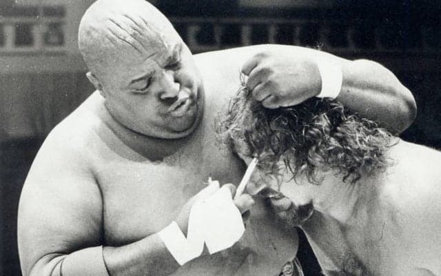 ブッチャーはリング外でもフォークを持ってファンサービス　元東スポ記者は「ザ・ファンクス」との流血試合も語った