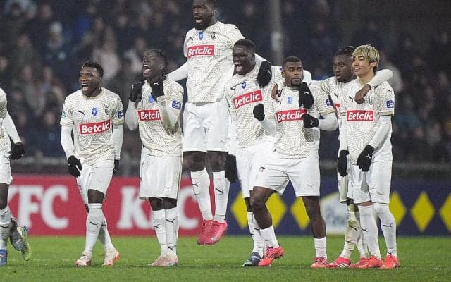 日本人3選手が同時先発のランスが5部相手のPK戦勝利で薄氷のベスト8進出！　王者PSG順当も波乱目立つ【クープ・ドゥ・フランス】