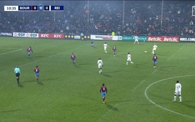 新加入・関根大輝スタメン出場で“ランス3兄弟”が爆誕「すごいトライアングル」関根→中村敬斗→伊東純也の相手をいなすパスワークにファン沸騰