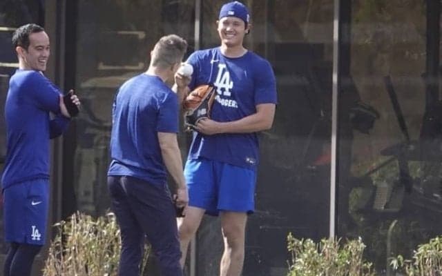 大谷翔平が笑顔の自主トレ　水原被告の裁判から一夜明け、初めて傾斜で投球練習