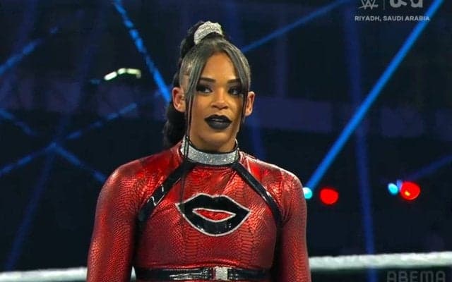 “元アスリート”人気女子レスラー対決でまさかの「おしりペンペン」が発動…アクロバティック技の応酬→衝撃的な“珍挑発”にファン脱力