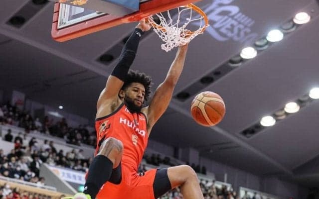 大阪エヴェッサが越谷アルファーズに競り勝つ…牧隼利が値千金のブロック