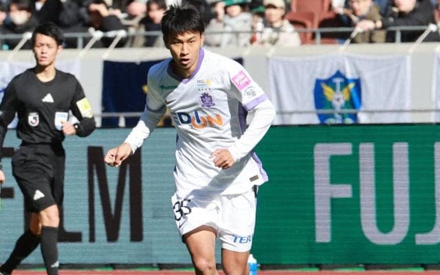 「レギュラーを掴みたい」監督やチームメイトも絶賛！ インパクト大の18歳MF中島洋太朗がシーズンに意気込み「チームの中心として勝利に貢献する」
