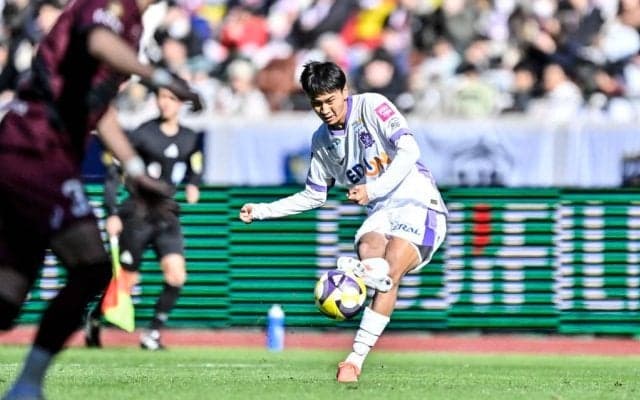 「現代版小野伸二や」「華麗なボールタッチ！」昨季J王者・神戸相手にJ1広島の18歳新星MFが衝撃のプレーをフル出場で見せて勝利導く！「すでにJリーグで1番上手い気がする」の声