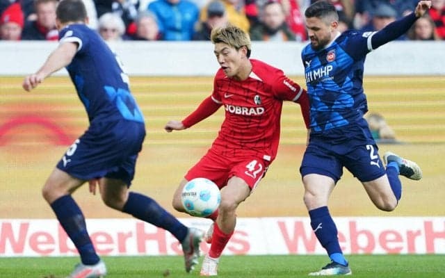 先発復帰の堂安律が決勝点アシスト、フライブルクが連勝で6位浮上【ブンデスリーガ】