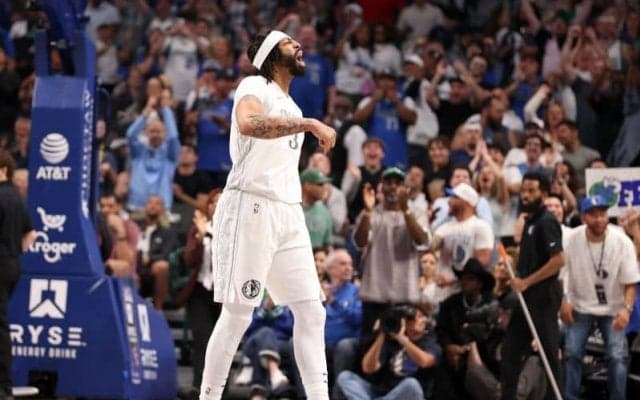 デイビス、ホームで迎えたマブス初戦を勝利で飾る…ダブルダブル記録も後半に負傷退場