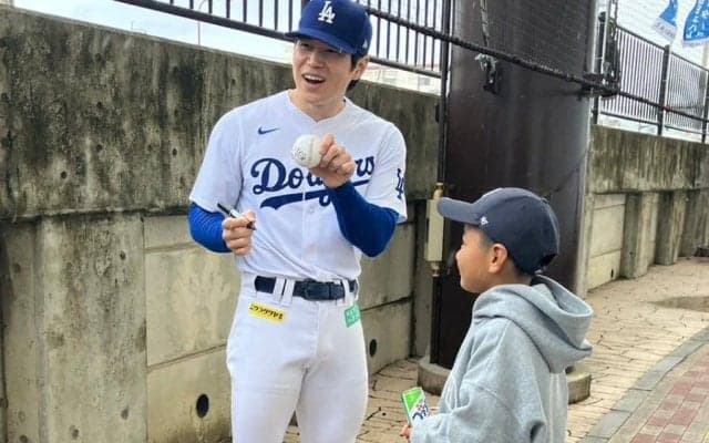 ハムキャンプに大谷翔平？　そっくりさんが“本家同様”の人気…サイン求められる