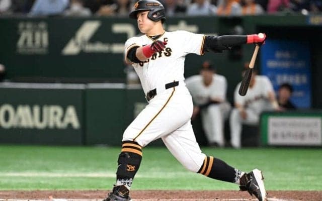 「看板打者が3種類のグラブを持ち歩いている」内外野をこなす岡本和真に韓国メディアが感嘆　既成概念を覆すプレースタイルに「大きな強みだ」