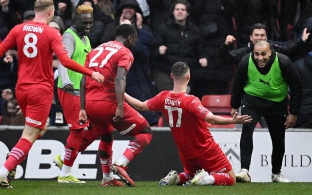 ペップも敵ながら称賛「なんてゴールだ」、3部クラブMFがシティ相手に決めたスーパーゴールはオウンゴールに…それでも称賛集める「一生忘れられないゴール」