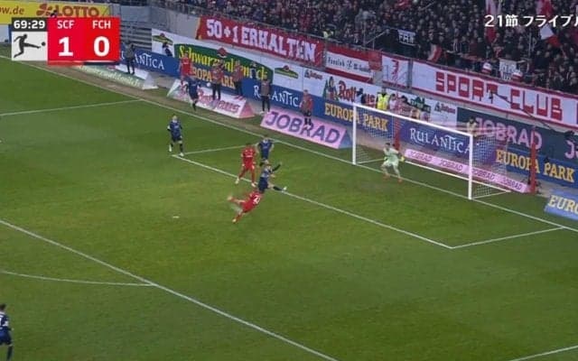 きたあああ！ 堂安律、ドンピシャすぎる“パーフェクトボレー”炸裂の瞬間「エグい」 クロスバーを直撃→神ゴラッソ未遂「紙一重」「実質ゴール」