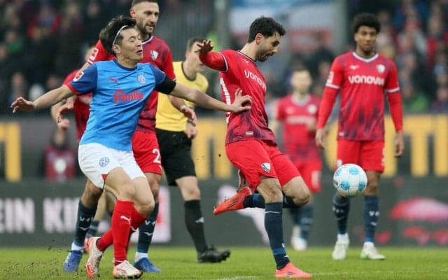 町野修斗が前半に緊急投入、決勝点アシストがVARで取り消されボーフムとの裏天王山は譲らずドロー【ブンデスリーガ】