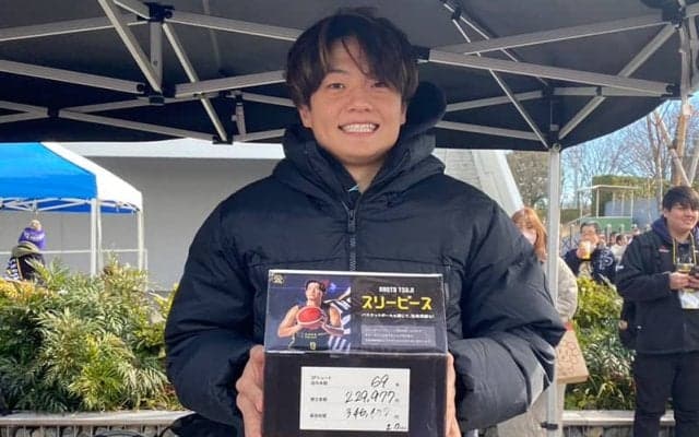 群馬クレインサンダーズの辻直人がホームのオプアリで『スリーピース』活動の一環となる募金を実施