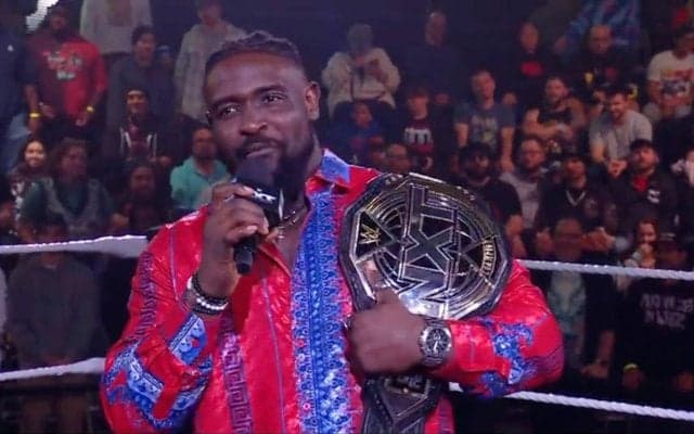 「2対1でも余裕」193センチ“鬼フィジカル”レスラーの無双っぷりが話題…元王者を2人まとめてぶっ飛ばした衝撃プレー