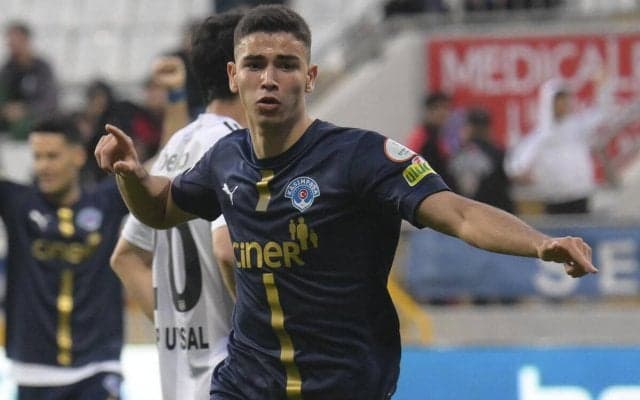 アストン・ビラが来季に向けて補強！ トルコ代表にも選ばれた18歳DFエズジャンと契約…今季はカスムパシャでプレー