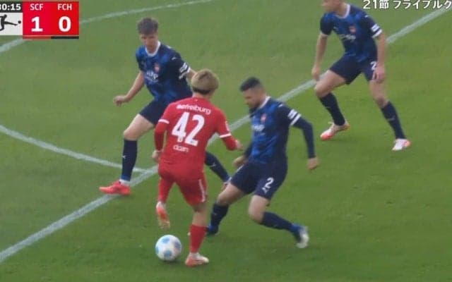 うめえええ！ 堂安律、“神ステップ”に「ドン引き」 相手DFがフリーズ→“タメ”を作る絶妙キープ… スタジアム騒然「上手すぎ」 「最高」