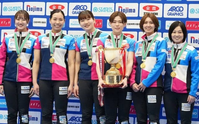 カーリング日本選手権、フォルティウスを４年ぶりの日本一に導いた吉村紗也香の「凄み」