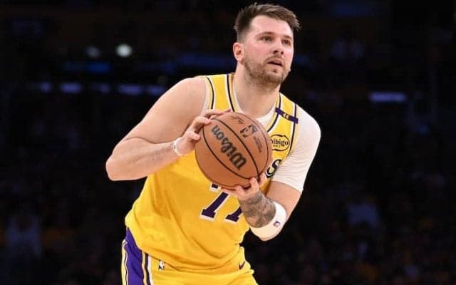 ルカ・ドンチッチがレイカーズデビュー…レブロン、八村塁などとともに先発で本拠地コートに