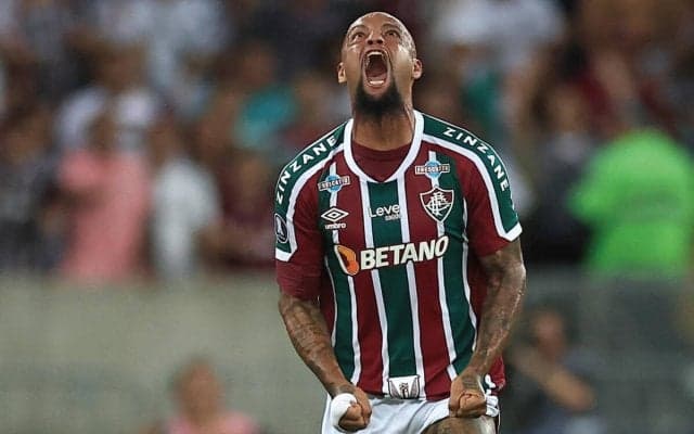 狂犬フェリペ・メロが引退して“絶口調”に？ 38歳フッキに振り切られた“スピード自慢”の現役セレソンを嘲笑う「みんなこのシーンを見たか？まったく…(笑)」