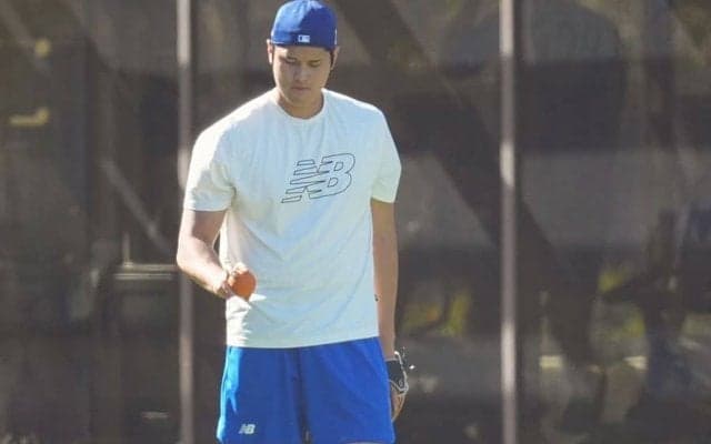 大谷翔平に意外な“ライバル”登場!?　筋骨隆々に興味津々…現れた新顔は「風格がいぶし銀」