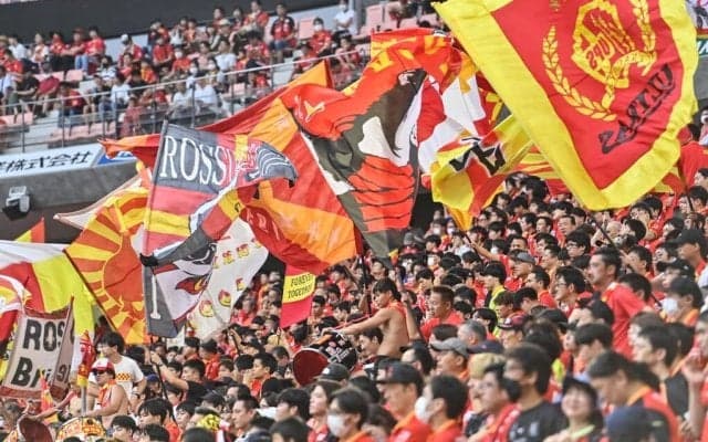 「ビックリツーショット」J1名古屋の「名古屋に来た伝説と名古屋から羽ばたいた伝説」の邂逅にファン興奮！「ピクシーやん！」「夢みたいなツーショット」などの声