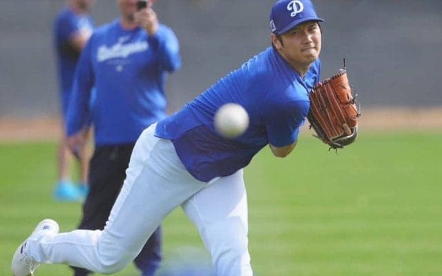 大谷翔平、通訳はアイアトン氏が続投　ド軍2年目のキャンプイン、140kmキャッチボール