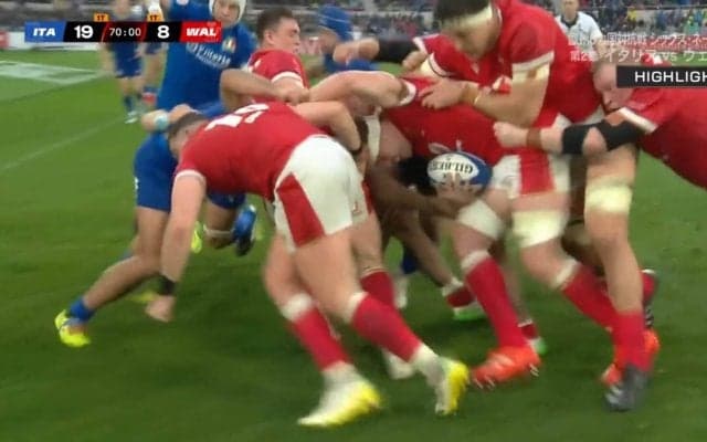 “赤き魂”の猛突進が止まらない！ウェールズ、怒涛のモール→トライに敵地のファンも騒然