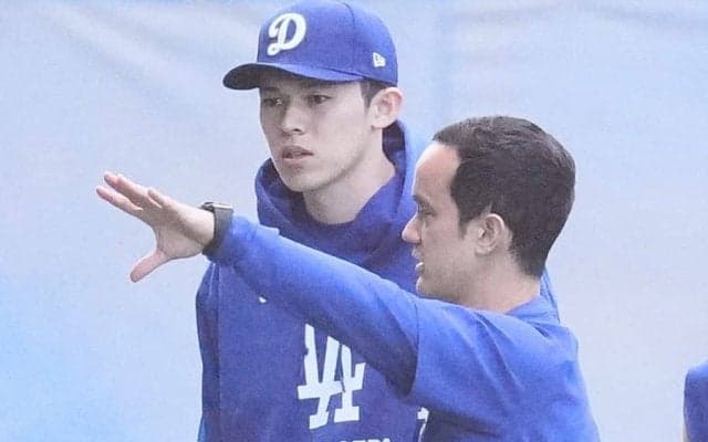 “新衣装”の佐々木朗希が「まだ見慣れない」　白黒から大変身「初々しい」