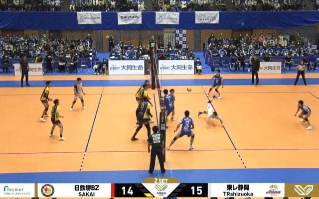 反射神経えぐっ！ 男子バレー、驚異的な“超美技”レシーブ ラリーで2度のスーパープレーに大歓声