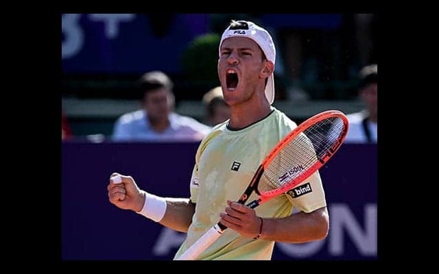  現役最後の大会、死闘制し初戦突破 