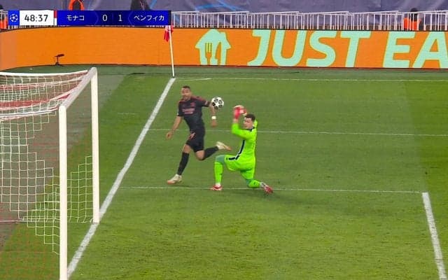 マジかよ…GK呆然の“つま先ループ”がエグい！ 南野擁すモナコを一瞬で崩した悪魔のワンタッチに実況も「上手い！」絶叫