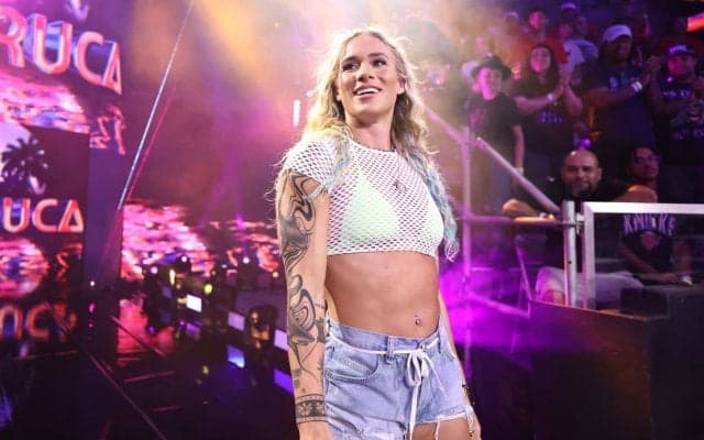 「こんなこともできるの？」“元体操”美女レスラーが魅せたリフティング→高速スピンの“妙技”が話題…仕上がった肉体美も「お見事」