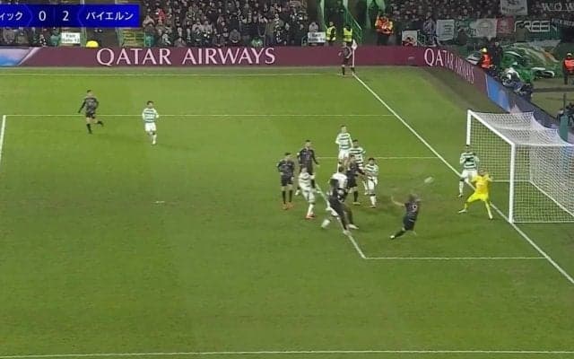 スタジアム騒然！ 怪物FW、ドンピシャすぎる“爆速ダイレクトボレー弾”炸裂「バケモノかよ」 絶対的ストライカーの“衝撃ゴラッソ”が話題に「一番危険な男」