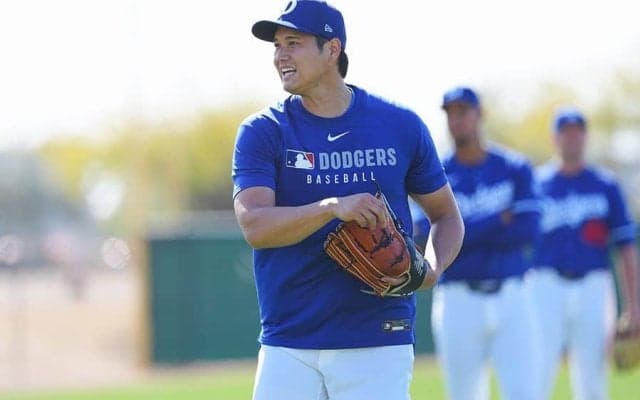 大谷翔平に新たな称号？　佐々木朗希を見つめ…隠しきれぬ存在感「鬼コーチ」