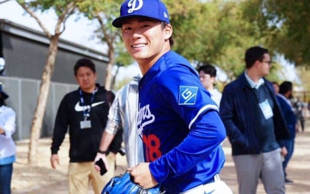 大谷翔平の傍らで珍光景　突如現れた謎多き屈強な存在…デコピンの“友”に米注目