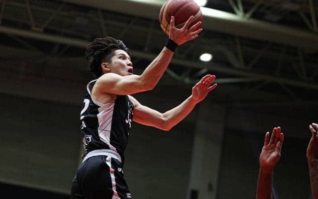 熊本が西地区首位の福岡を撃破…特別指定の保坂晃毅がキャリアハイ11得点5リバウンドをマーク