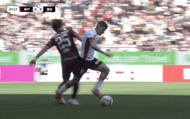 トレンド１位！ 浦和サヴィオの“無からのチャンスメイク”が「神すぎる」「異次元」「怪物だ」50m重戦車ドリブル→超絶スピンパスの一部始終