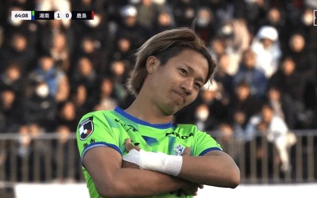 「湘南にメッシがいる！」23歳新星FW、幻惑ドリブルから股抜きゴラッソ！「すごい体幹」「月間ベストゴール」福田翔生が再び“鹿島キラー”