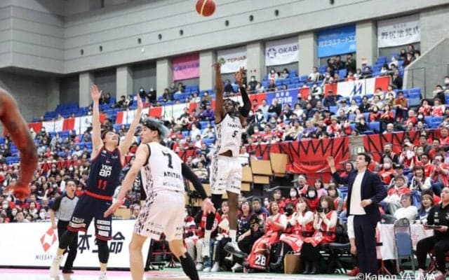 鹿児島が富山との東西上位対決に先勝… ジュフ・伴馬が残り1秒で劇的逆転3Pに成功