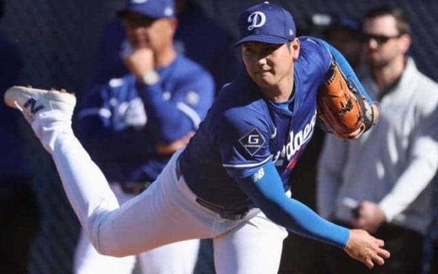 「投手・大谷」が再起へ前進！ ブルペンでの14球にロバーツ監督も唸る　来日直前の打者投球も示唆「十分に現実的」