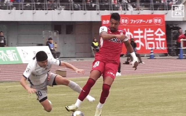SNS騒然！ 話題の超巨漢FWルカオ、“ゴリゴリ突破”が衝撃映像級「はぇぇw」「高速重戦車だ」「生物的に強い」50m爆走→敵を吹っ飛ばした一部始終