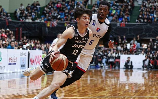 熊本の保坂晃毅が連日の殊勲…逆転のレイアップを決めて福岡に連勝