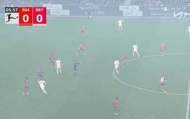 何したんだ？ バイエルン伊藤洋輝、相手を幻惑した“予想外の動き”「偽ストライカー」 “超絶ラインブレイク”にファン騒然「マジか」「信頼が厚い」