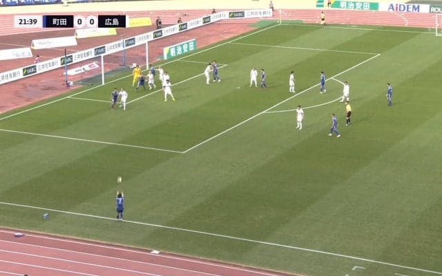 「今年も脅威だな」町田・相馬勇紀の特大ロングスローが話題沸騰「入ったかと思った」GKの目の前に直接投げ込み敵陣翻弄→大混戦の瞬間