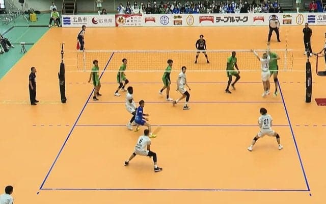 ボールがほぼ見えない…レシーバー“お手上げ”の弾丸スパイク ゆったりフォームから繰り出された“衝撃”の一打